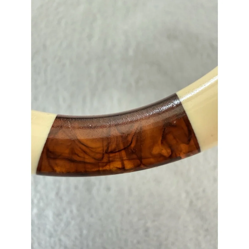 VTG Bakelite Inlay Tortoise Marbled Swirl Accent Cream Bangle Bracelet Chunky